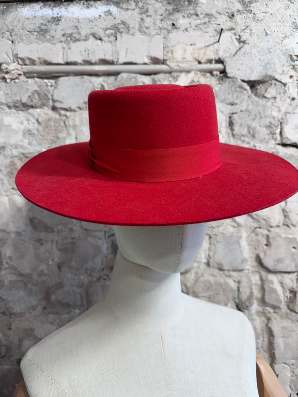 Wool hat red