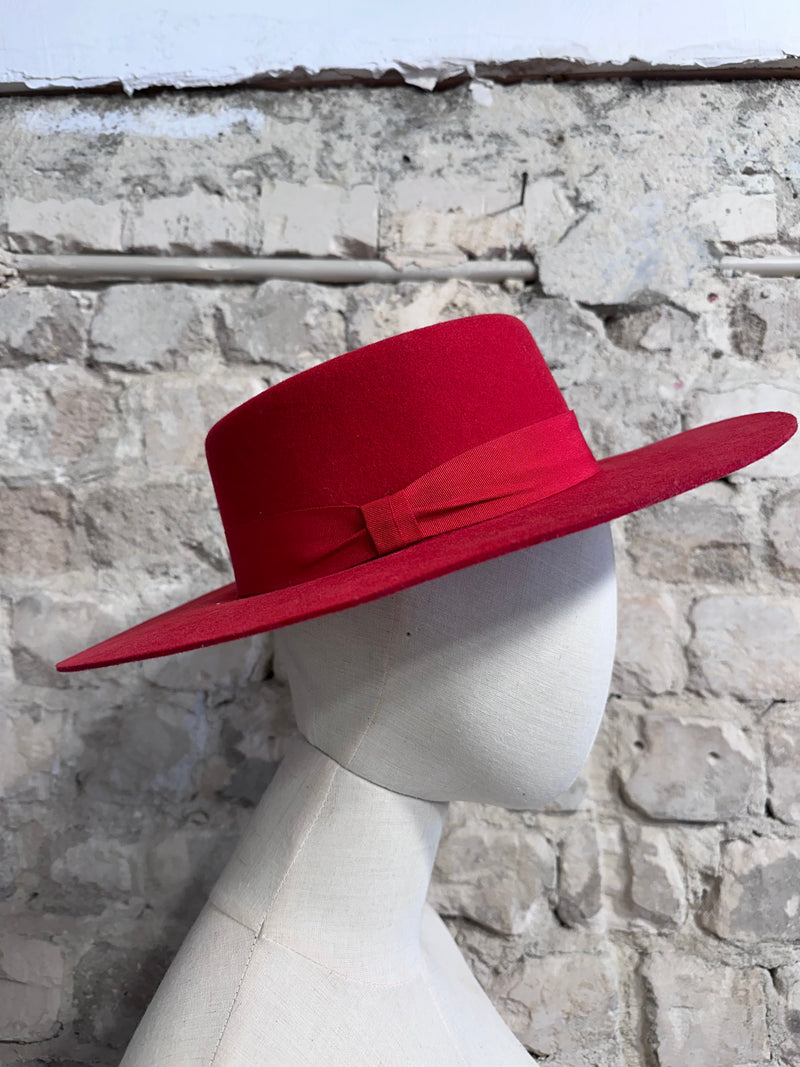 Wool hat red