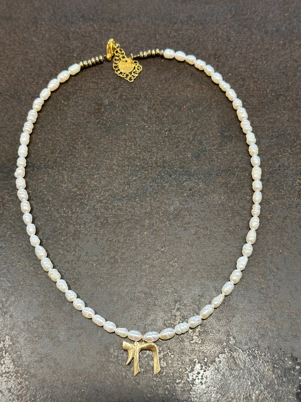 Medium haï on pearls necklace